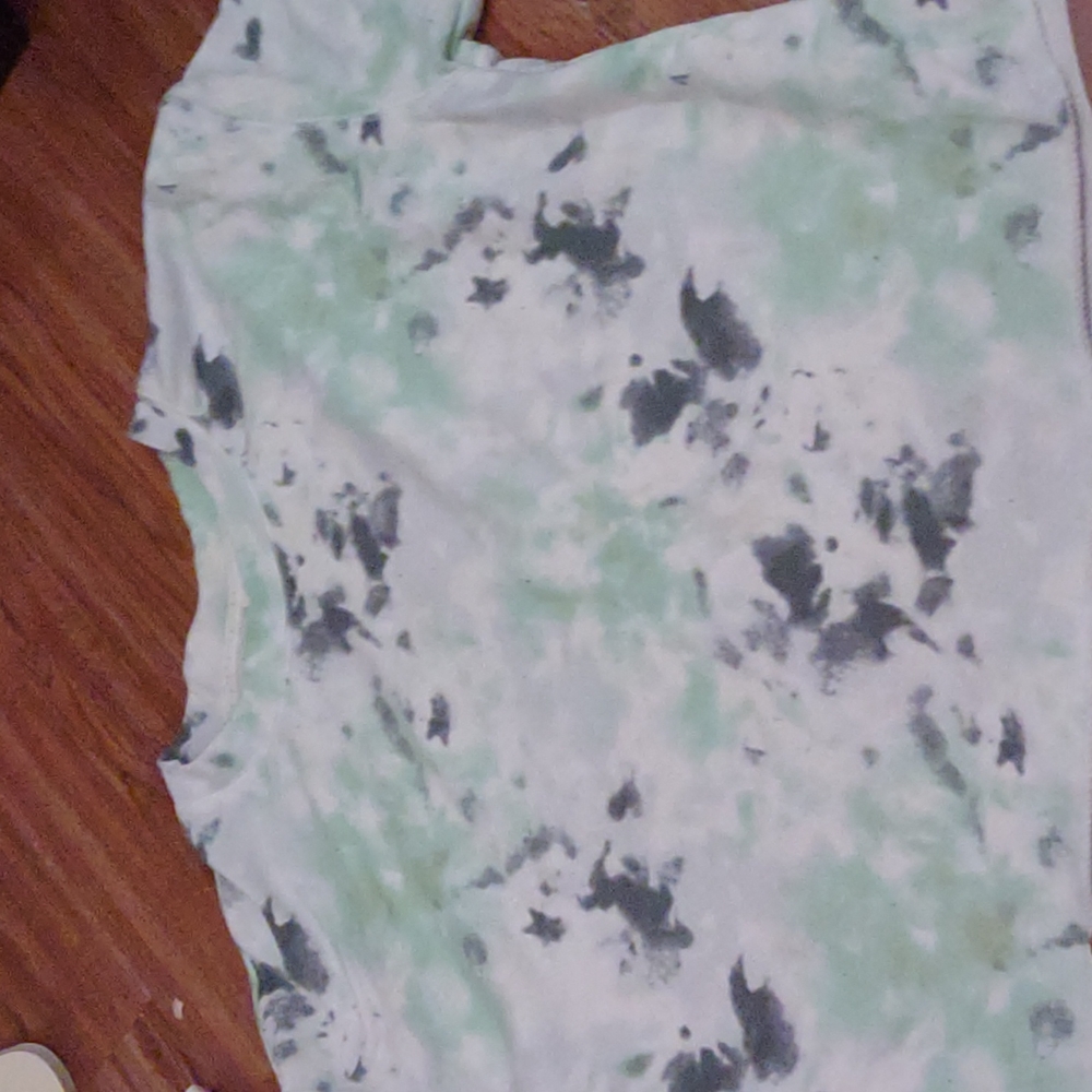 Sweater tie die shirt